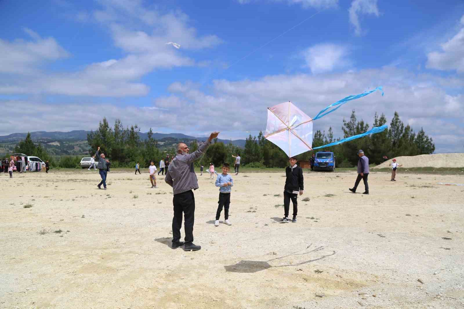 Geleneksel Uçurtma Şenliğinde kültür rüzgarı esti