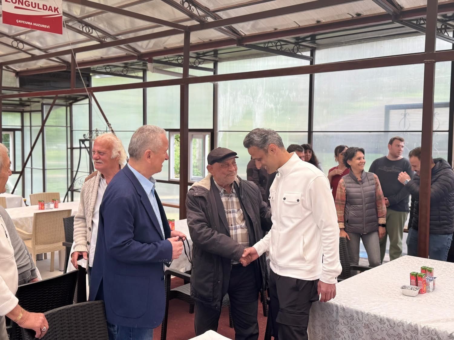 Huzurevinde renkli Anneler G&uuml;n&uuml; etkinliği
