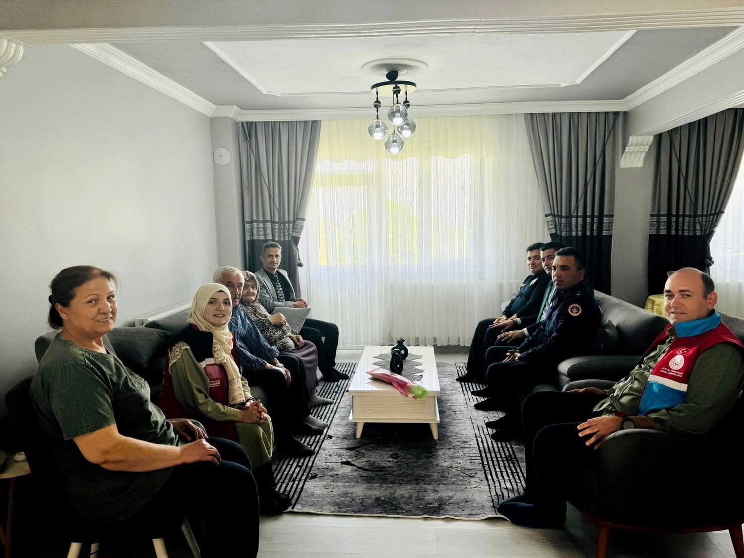 Kaymakam Kaya&rsquo;dan şehitlerin annelerine anlamlı ziyaret
