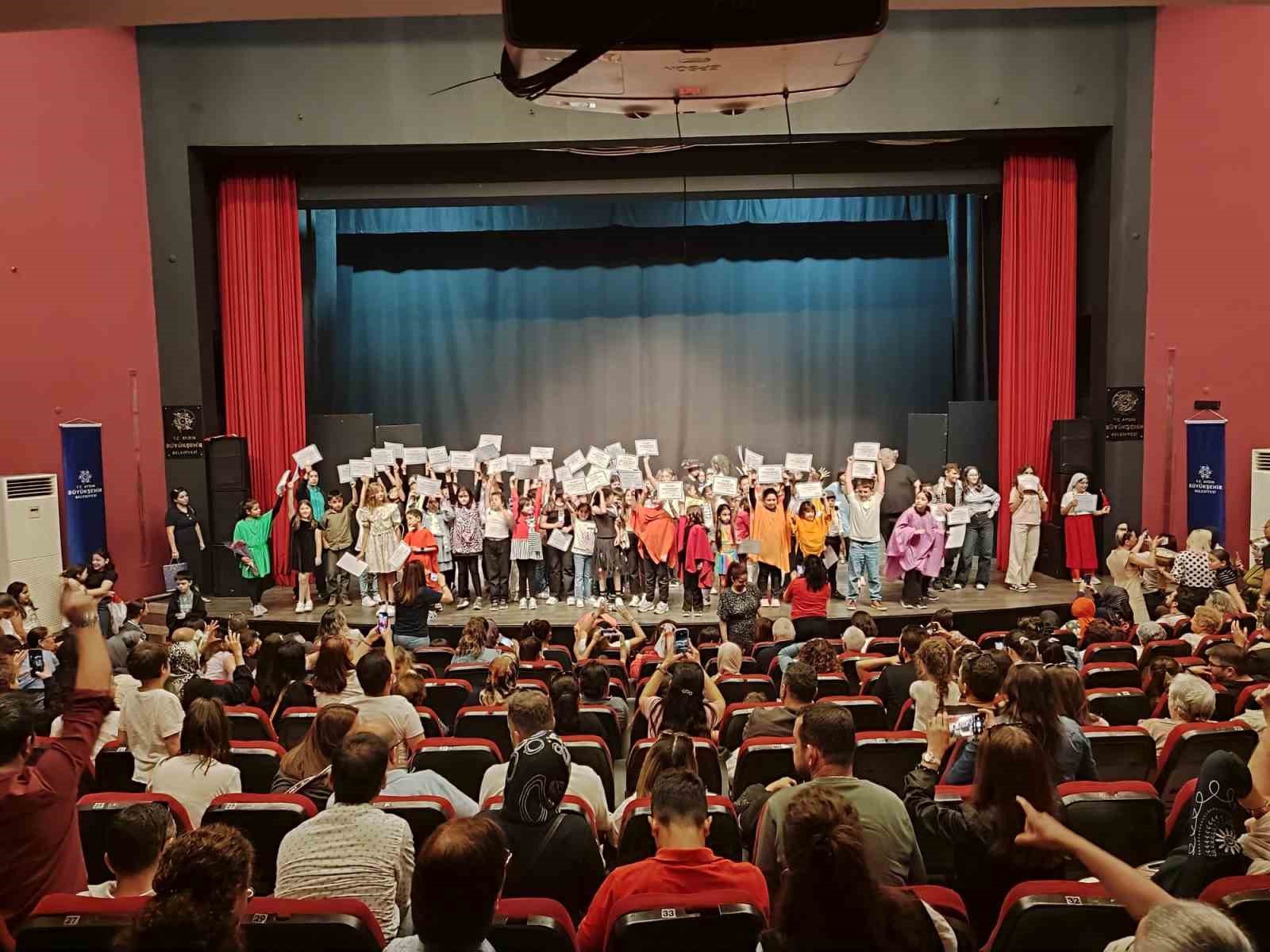 Büyükşehir Belediyesi’nin Drama Atölyesi’ndeki minikler hünerlerini sergiledi