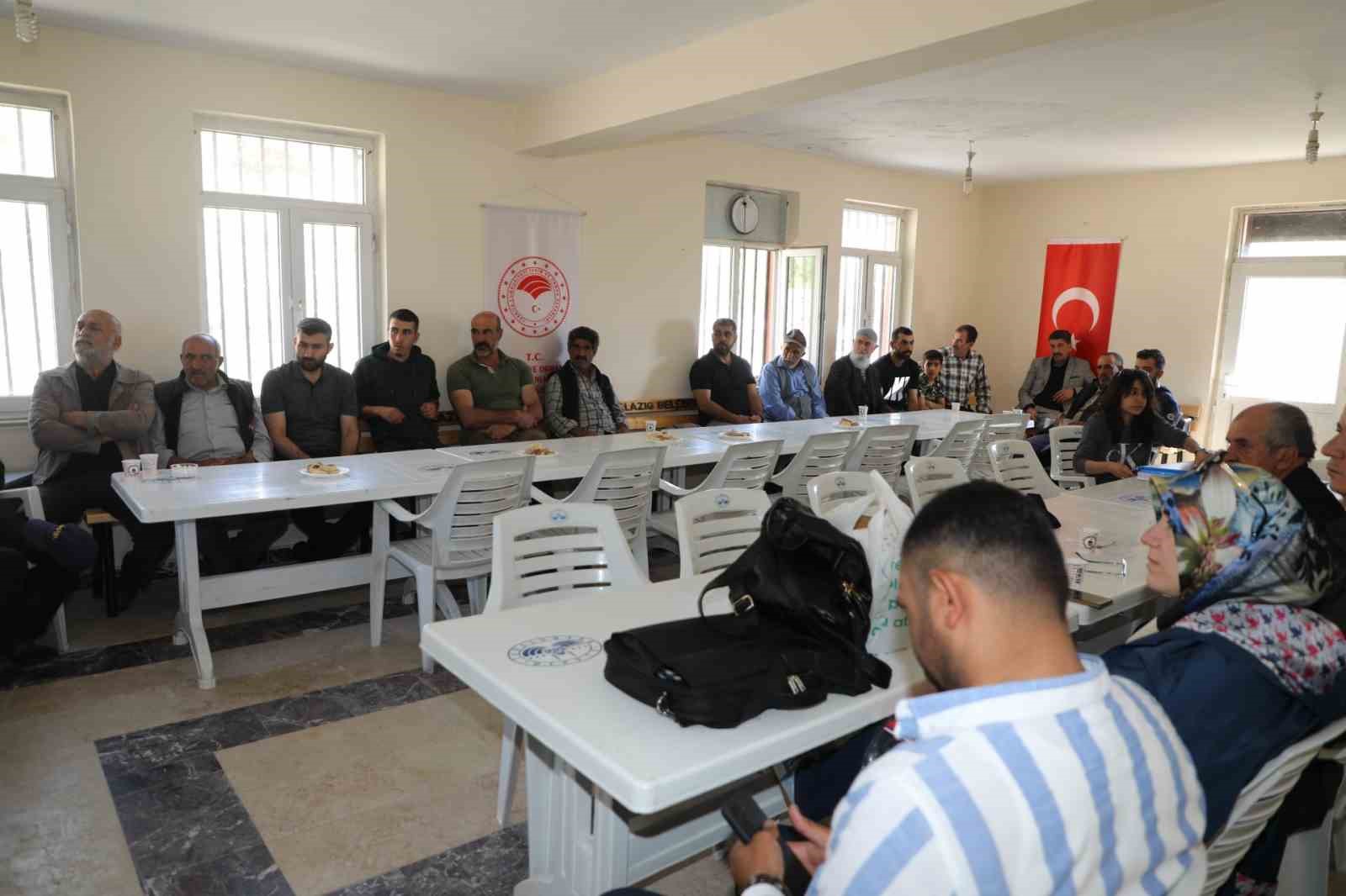 Elazığ’da üreticilere yönelik eğitimler sürüyor