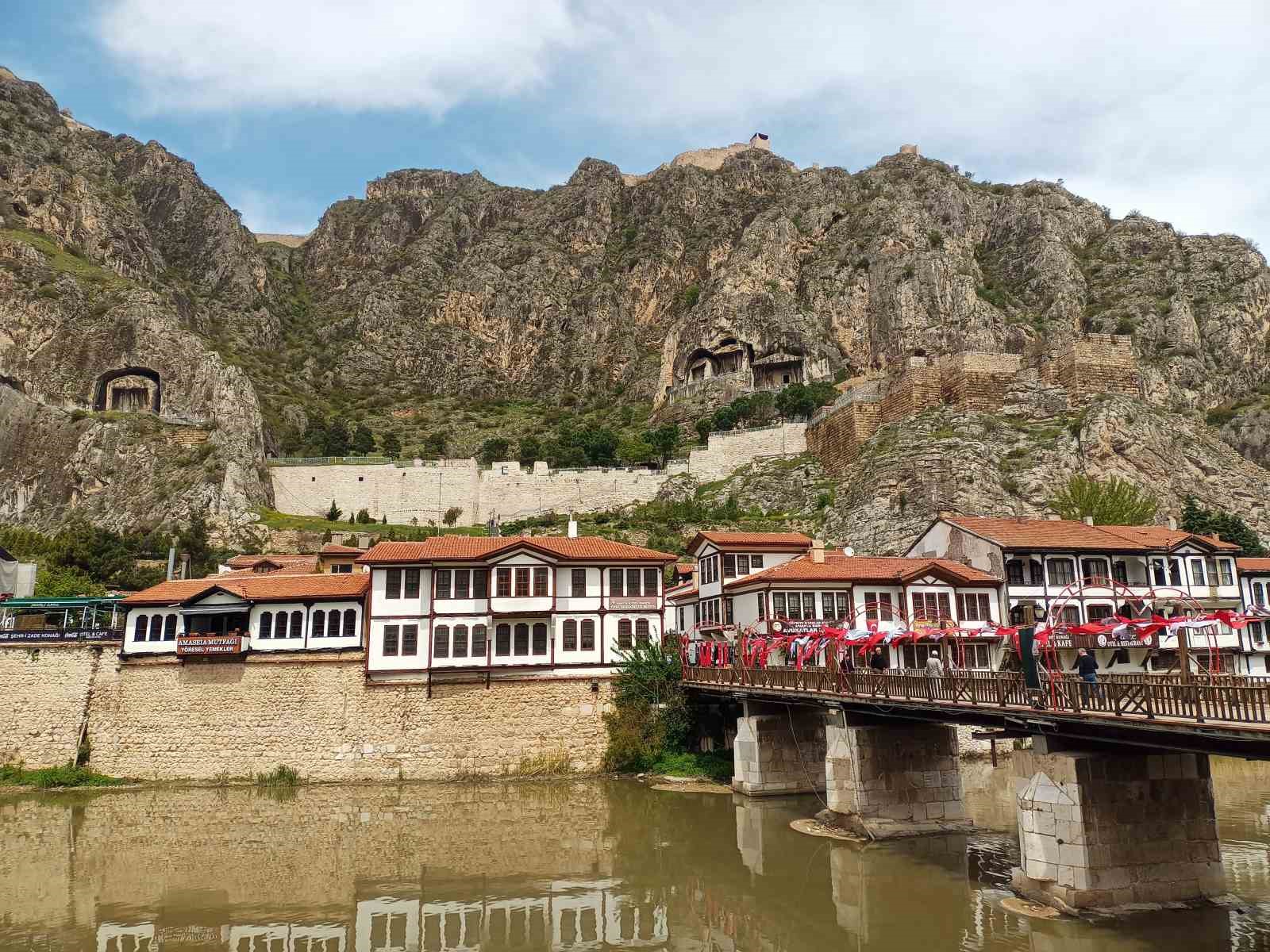 Amasya&rsquo;da 4.4 ve 4.2 b&uuml;y&uuml;kl&uuml;ğ&uuml;nde iki deprem
