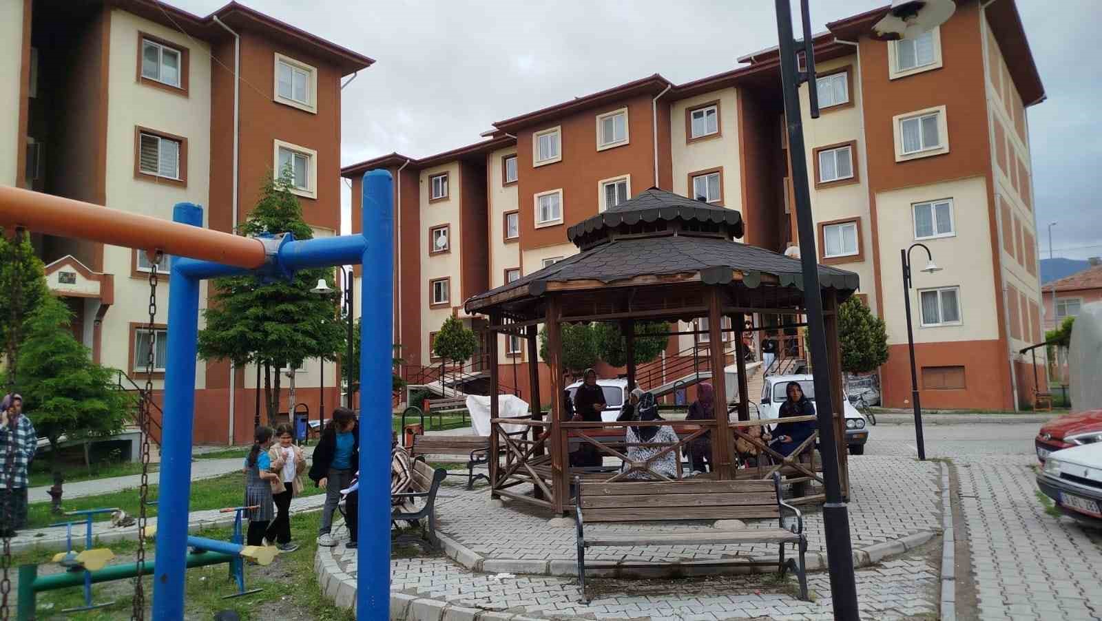 4.4 b&uuml;y&uuml;kl&uuml;ğ&uuml;ndeki deprem &Ccedil;orum&rsquo;da hissedildi
