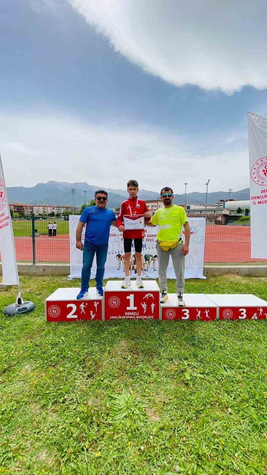 Gedizli &ouml;ğrenciden T&uuml;rkiye d&ouml;rd&uuml;nc&uuml;l&uuml;ğ&uuml;
