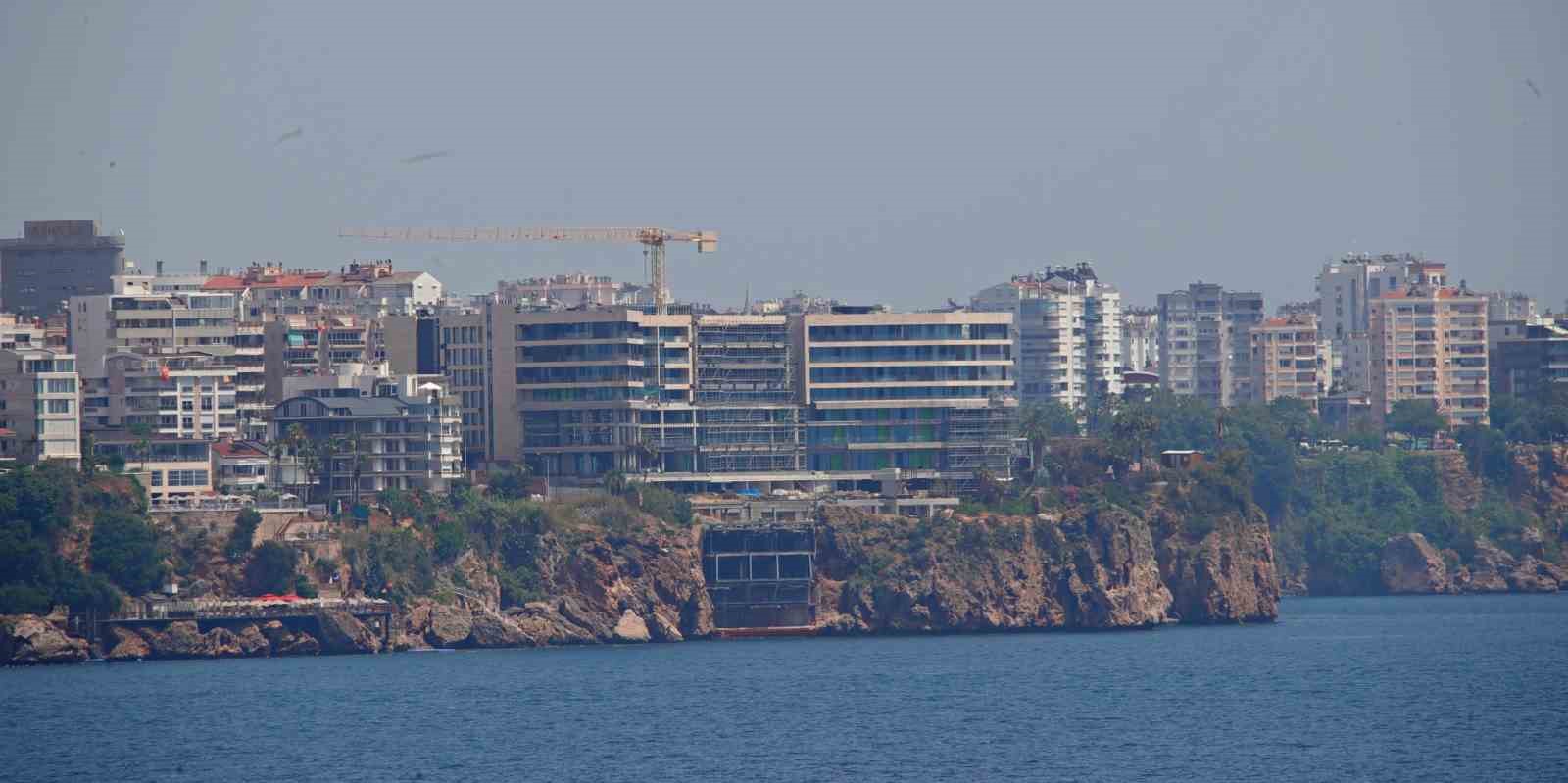 Vali Şahin: "Falezlerde denize açılan tünellerle ilgili yetkili kurumlar olarak çalışmalarımız sürüyor"