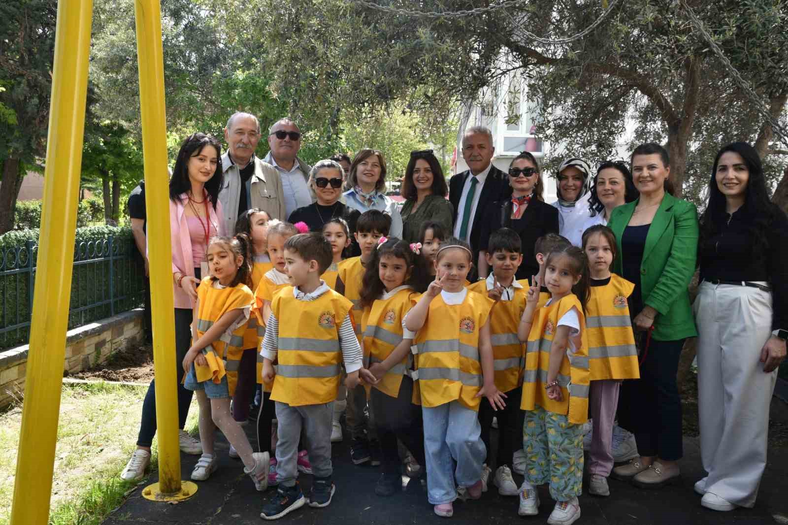 Atakumlu minikler, sebze ve meyve tohumlarını toprakla buluşturdu
