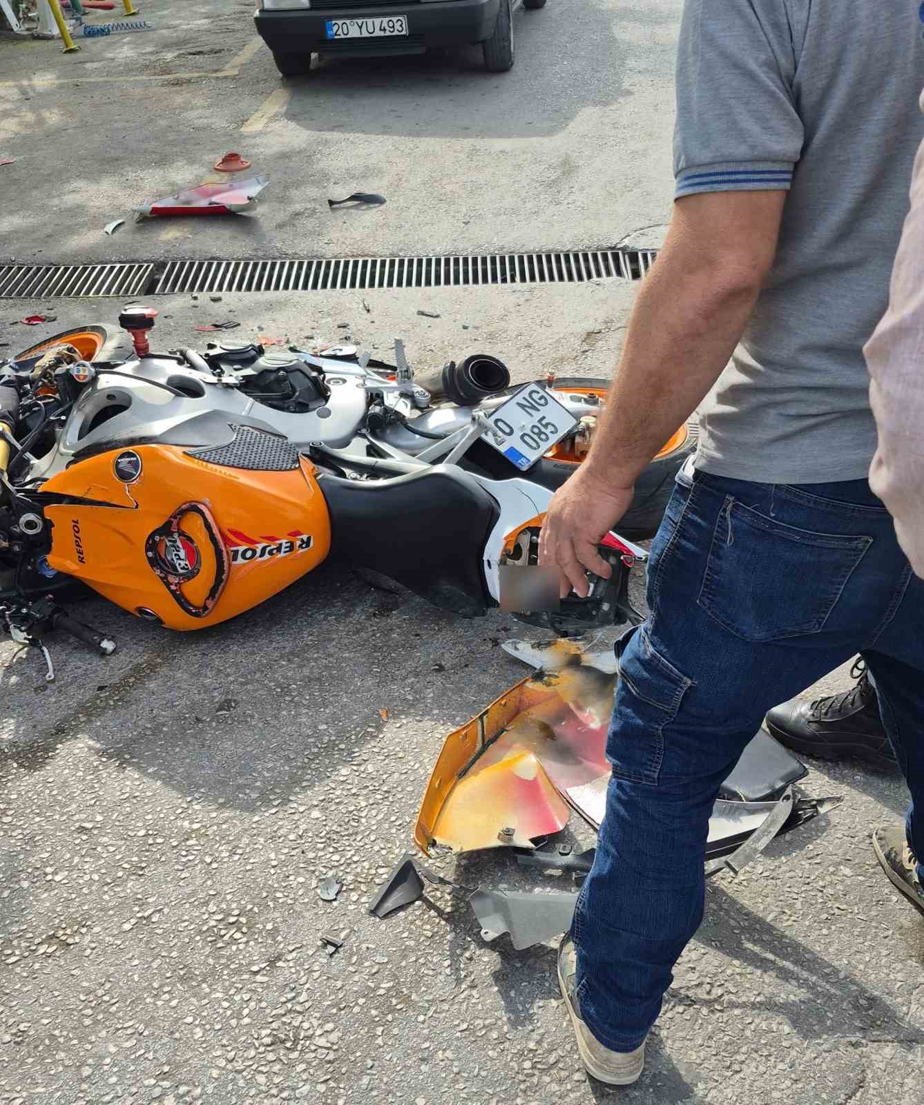 Önüne kıran otomobile çarpan motosikletli işadamı hayatını kaybetti
