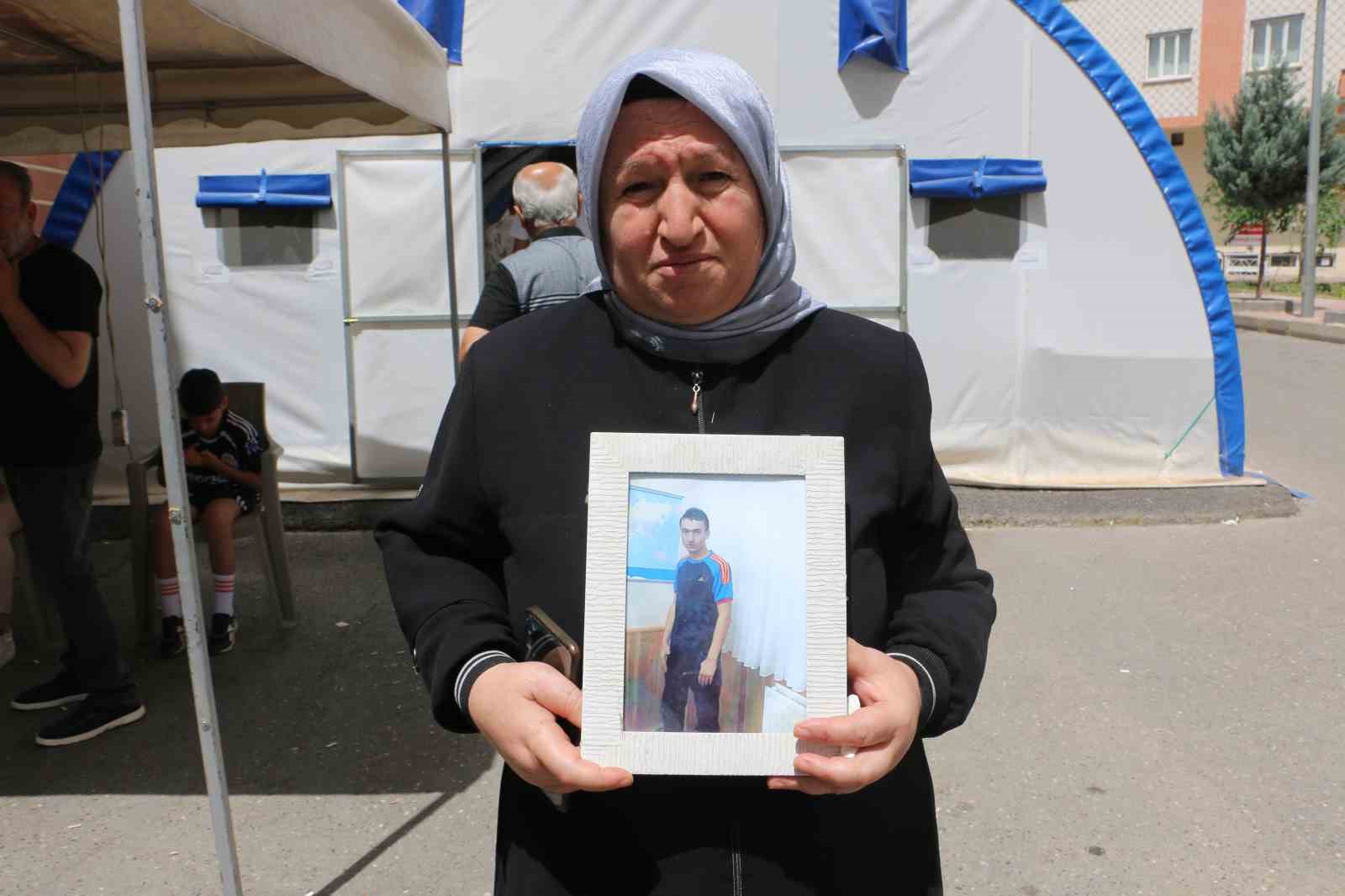Diyarbakır anneleri PKK’nın kendini feshetmesiyle evlatlarına kavuşmayı bekliyor
