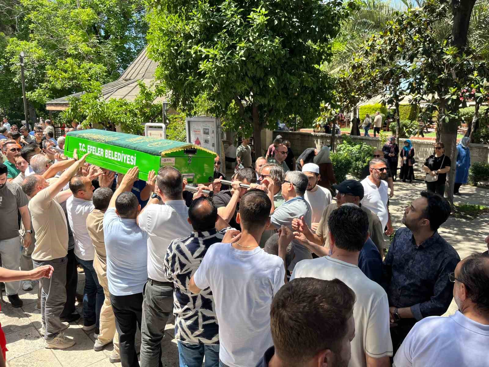 Kalp krizine yenik düşen Özdemir, son yolculuğuna uğurlandı
