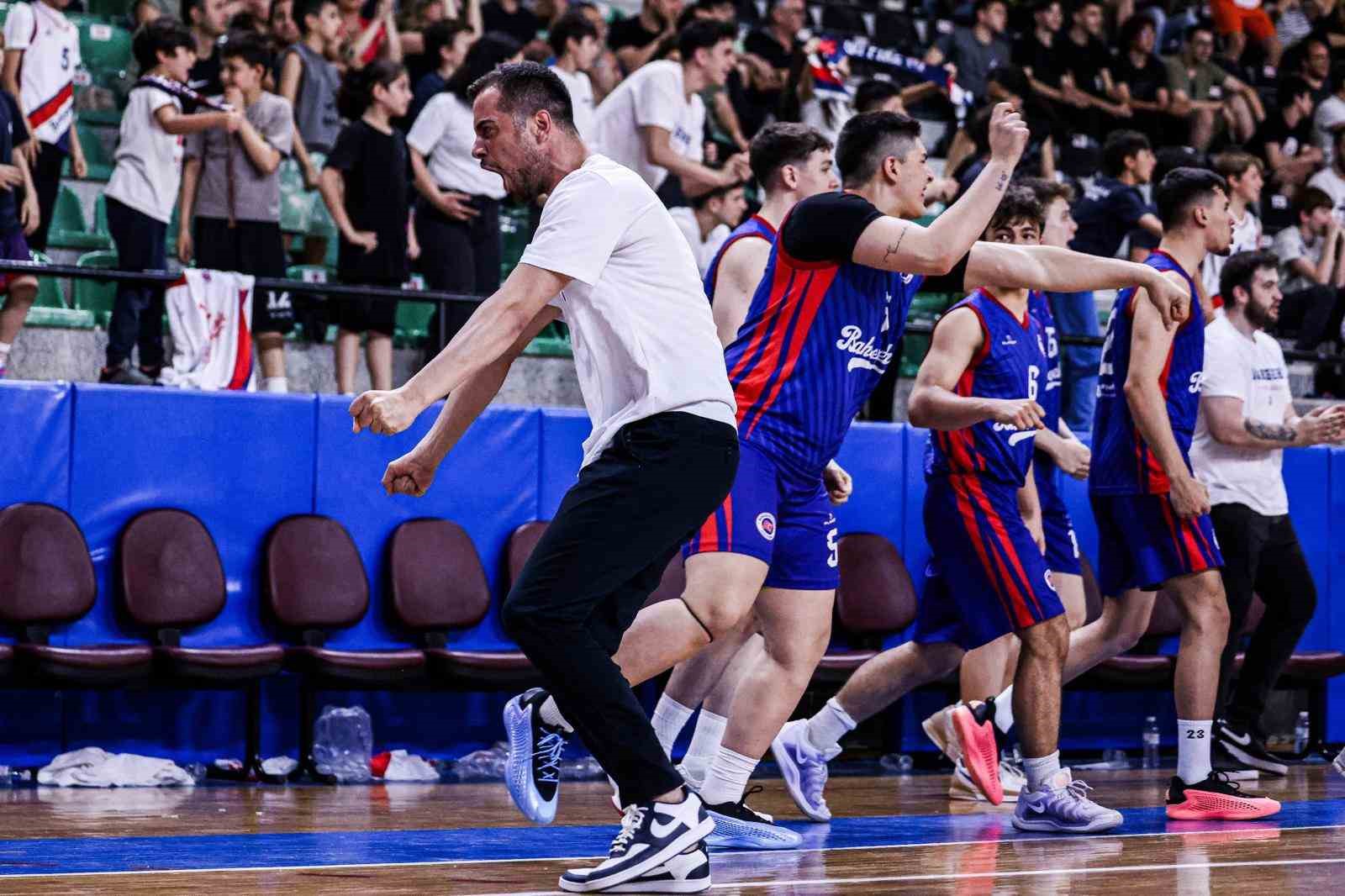 Bahçeşehir Koleji, U16’da zirvede