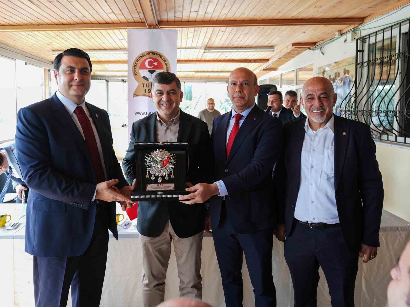 Başkan Yılmaz’dan teknik adamlara moral ziyareti
