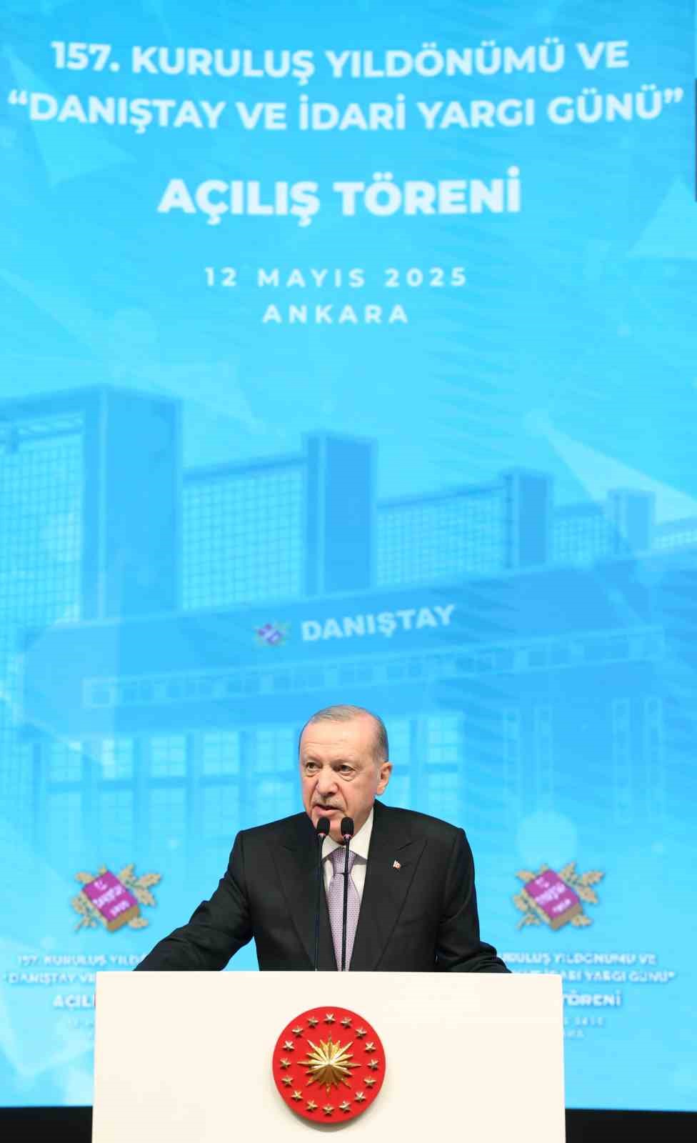 Cumhurbaşkanı Erdoğan: "Kendini devletten üstün görenlerin tepelerine binmeye devam edeceğiz"
