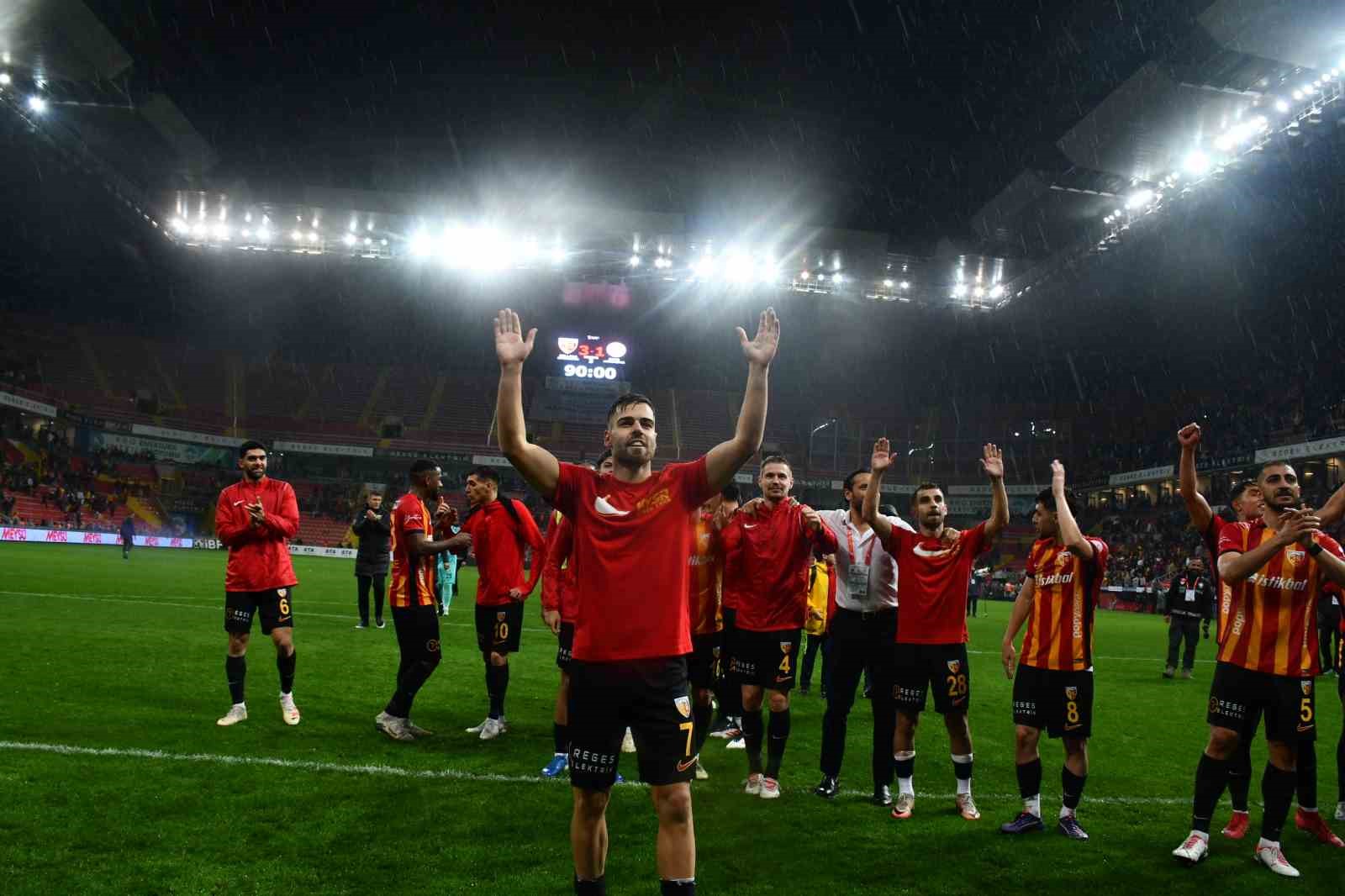 Trendyol Süper Lig: Kayserispor: 3 - Antalyaspor: 1 (Maç sonucu)
