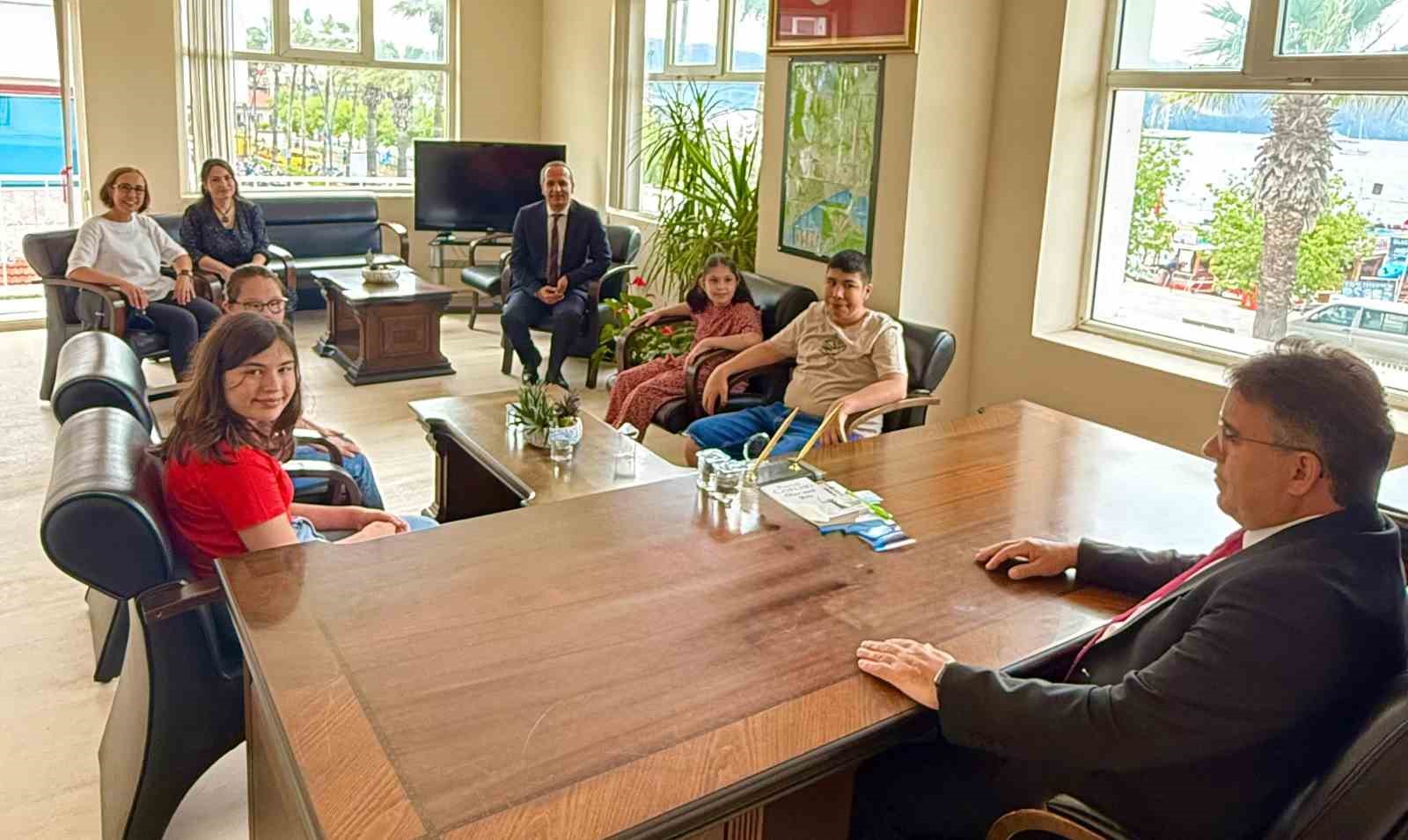 Kaymakam Kaya, &ouml;zel &ouml;ğrencileri ağırladı
