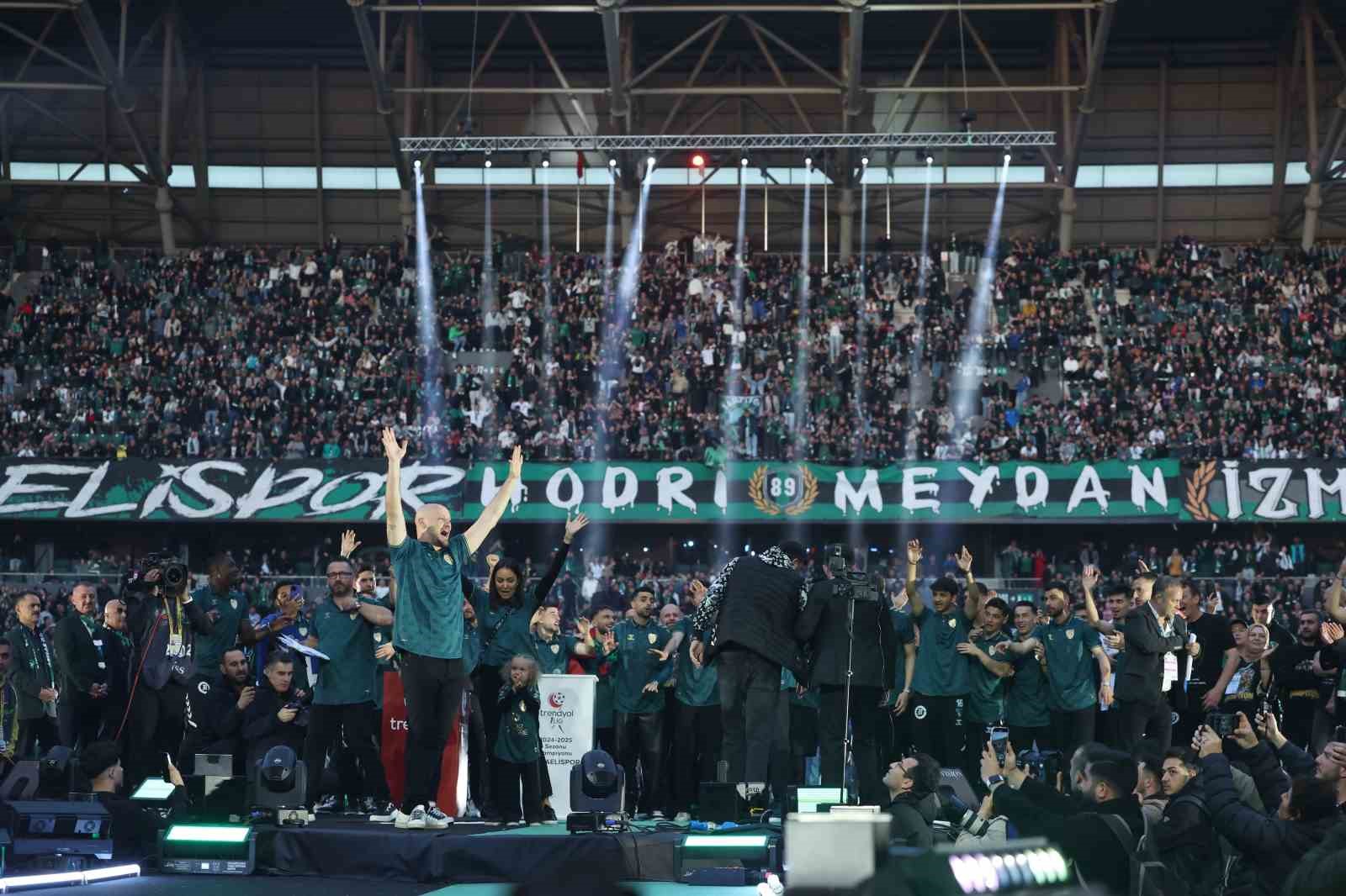 Kocaelispor, 38 ma&ccedil;ın 21&rsquo;ini kazanarak şampiyon oldu
