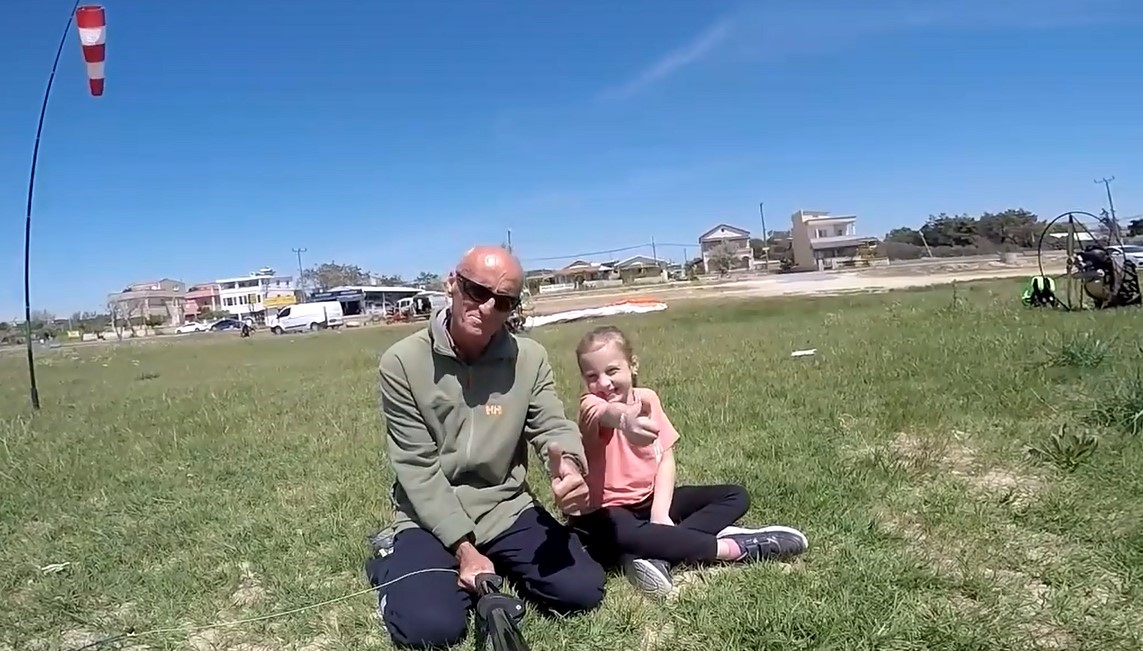 İlkokul &ouml;ğrencisi Zeynep 200 metre y&uuml;kseklikte İstiklal Marşı&rsquo;nı ezbere okudu
