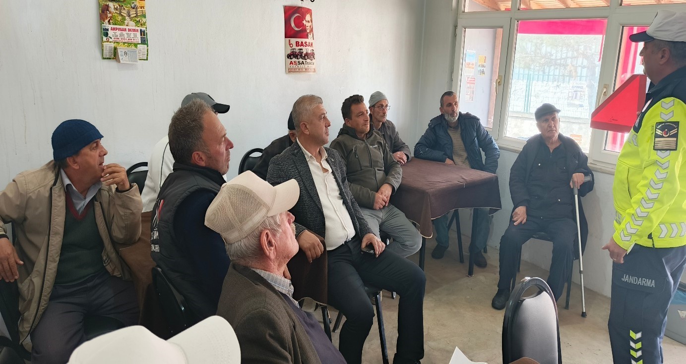 Kırklareli’nde traktör sürücüleri bilgilendirildi