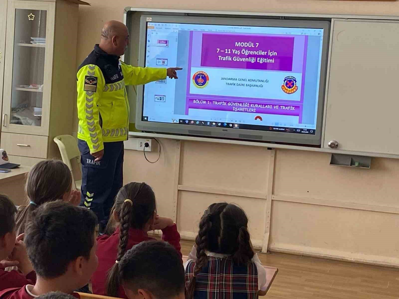 Kırklareli’nde öğrencilere trafik eğitimi