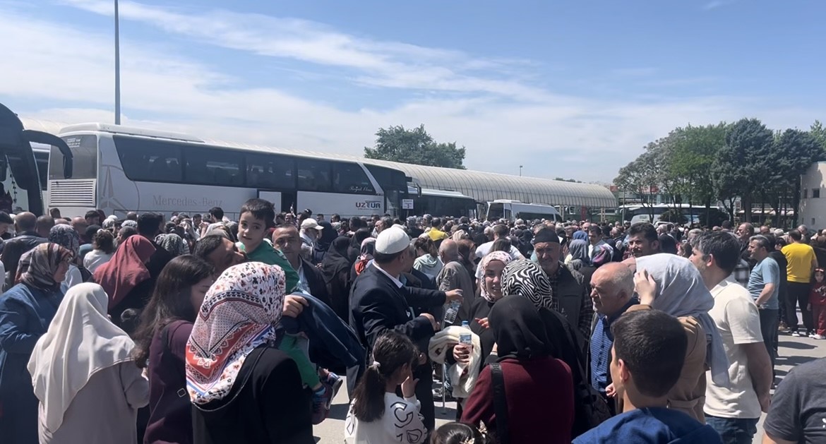 Bursa&rsquo;da ilk hac kafilesi dualarla yola &ccedil;ıktı
