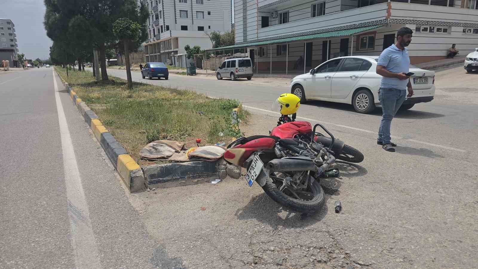 Gaziantep’te otomobil ile çarpışan motosikletin sürücüsü yaralandı