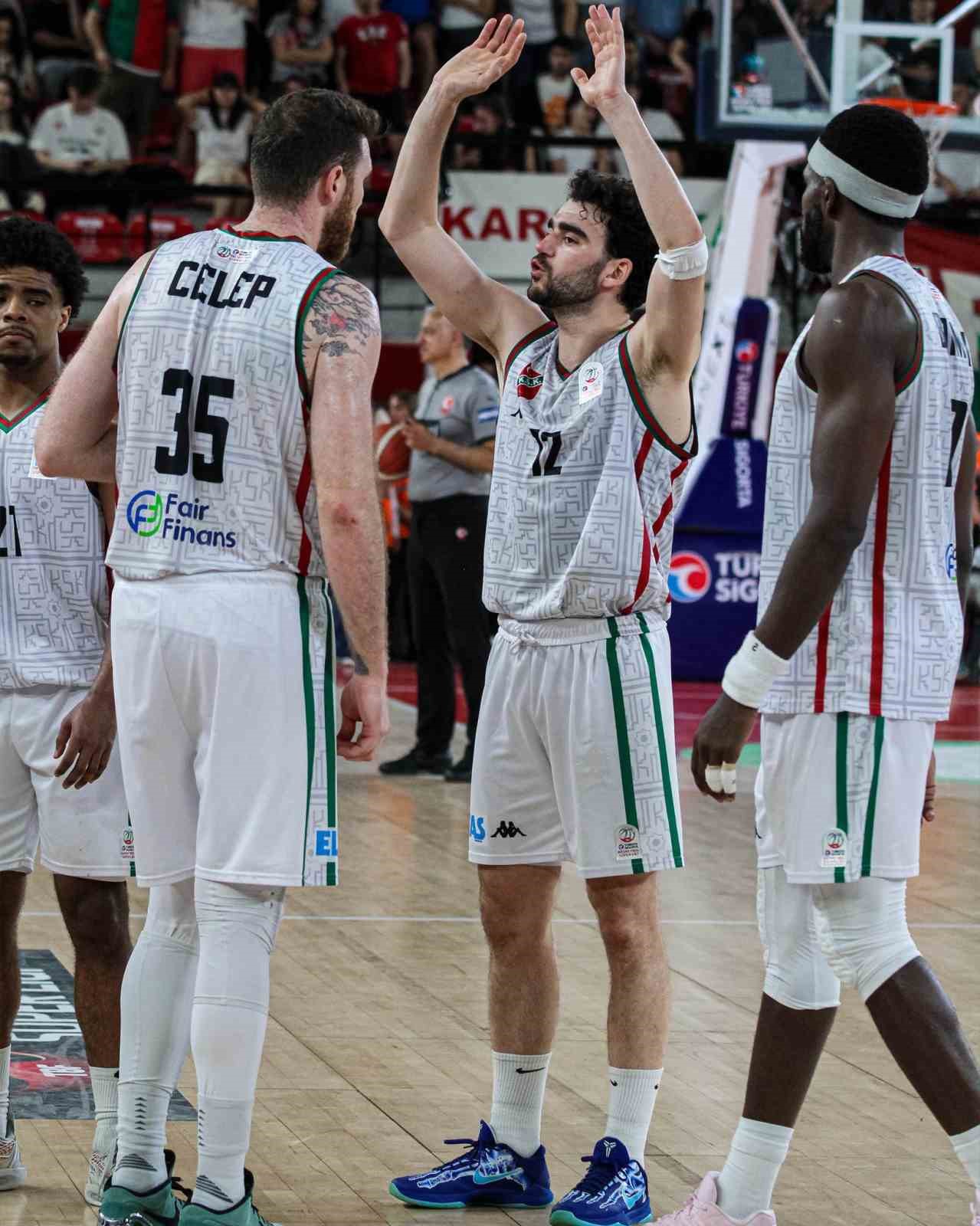 Ahmet &Ccedil;akı: "B&uuml;y&uuml;k fedakarlıklarla m&uuml;cadele eden bir ekibiz"
