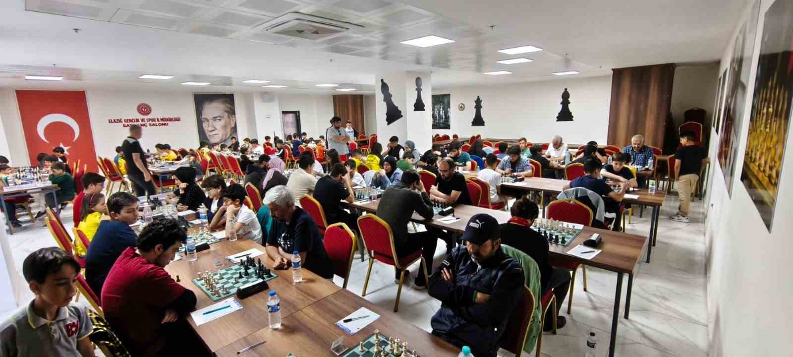 Elazığ&rsquo;da satran&ccedil; heyecanı devam ediyor
