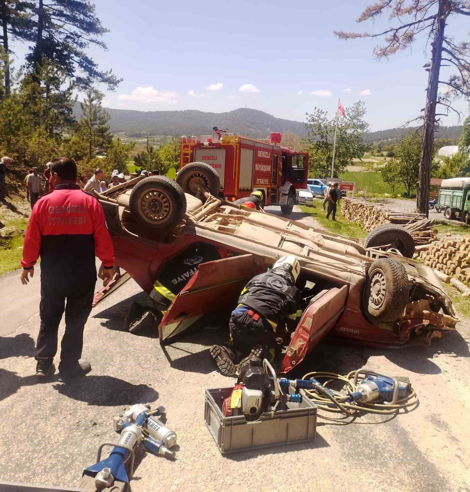 Odun sterine &ccedil;arpan otomobil takla attı
