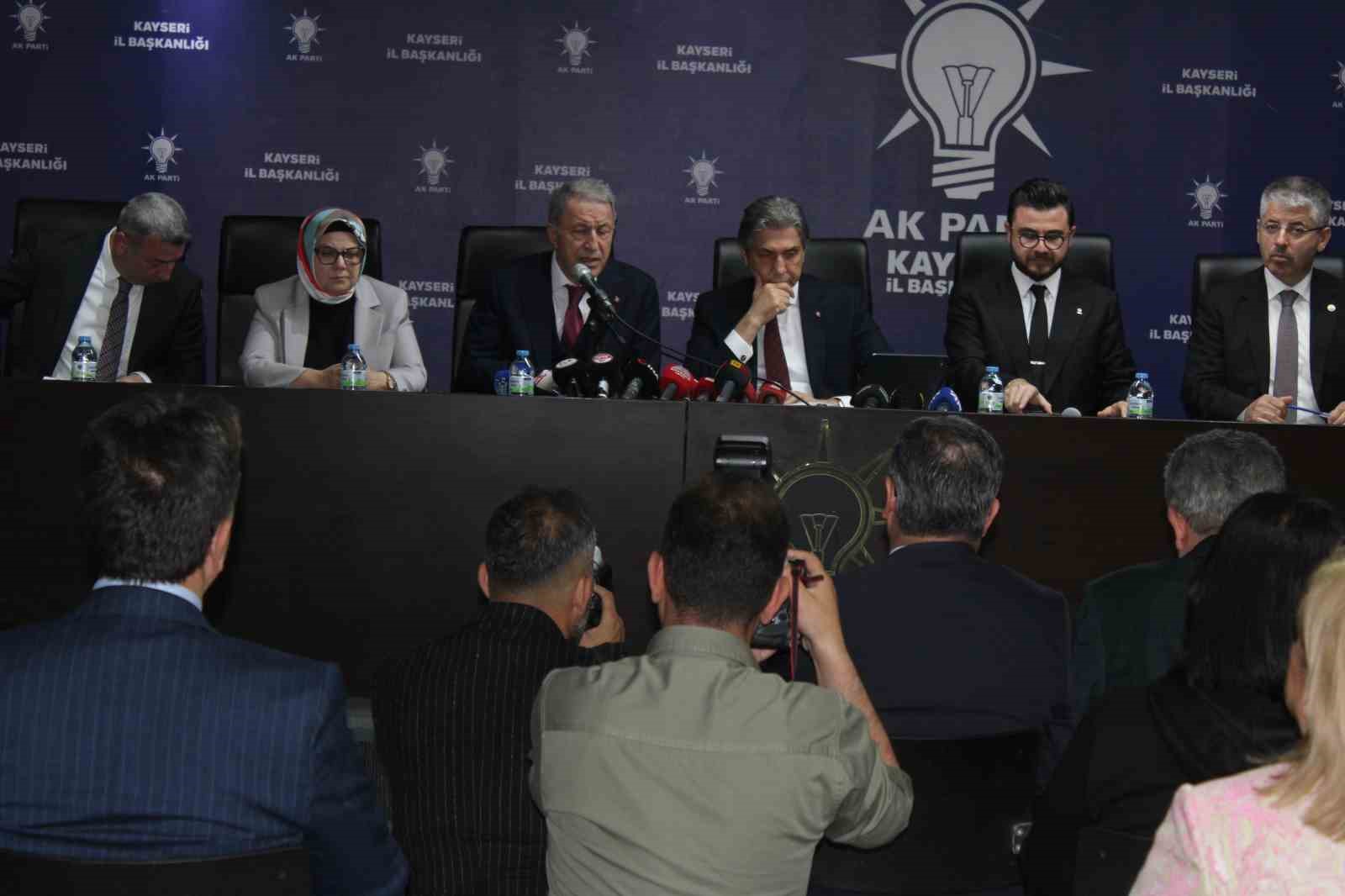 AK Parti Genel Başkan Yardımcısı Demir: "Bizim yerel yönetimler anlayışımız her şeyden önce saha belediyeciliğidir. Makam, mevkii, masa belediyeciliği ile bir alakamız yoktur"