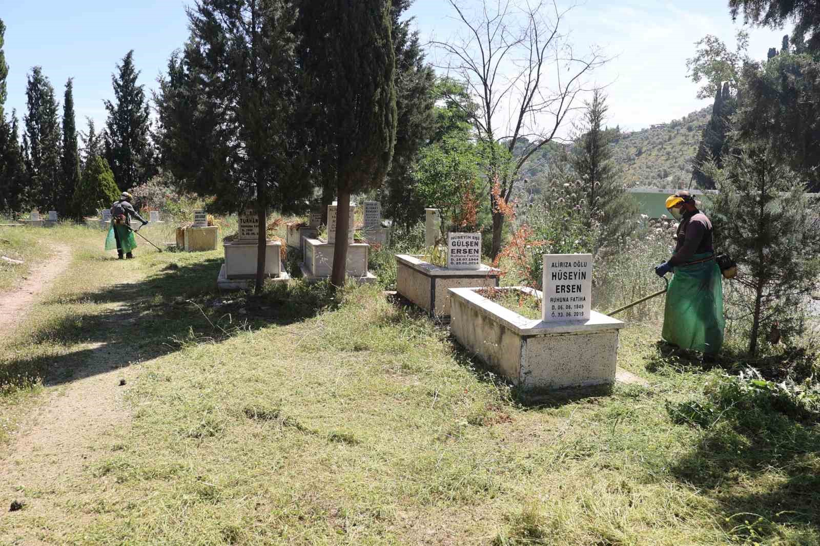 Koçarlı’da Kurban Bayramı öncesi mezarlıklarda temizlik seferberliği başladı