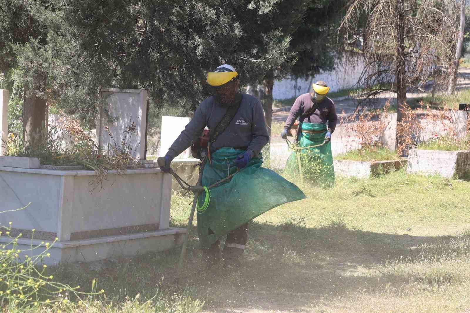 Ko&ccedil;arlı&rsquo;da Kurban Bayramı &ouml;ncesi mezarlıklarda temizlik seferberliği başladı
