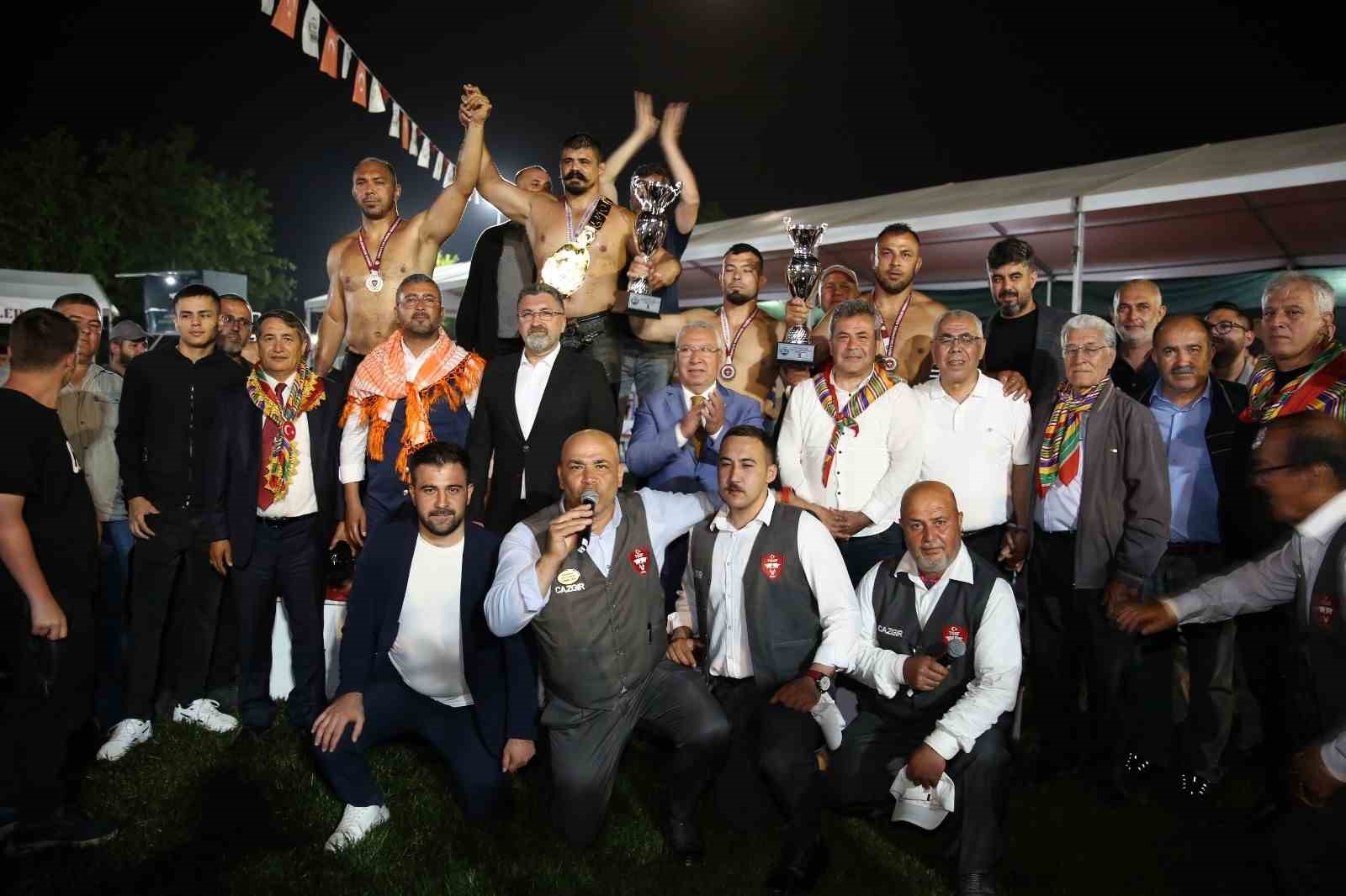 Serik’te Başpehlivan Cengizhan Şimşek oldu