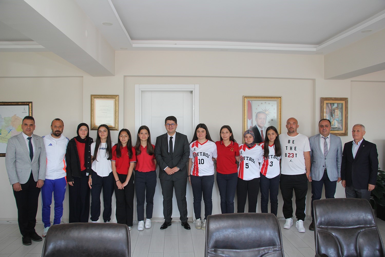 Kaymakam Özdemir sporcuları ağırladı