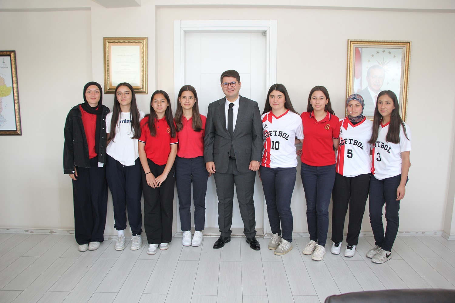 Kaymakam &Ouml;zdemir sporcuları ağırladı
