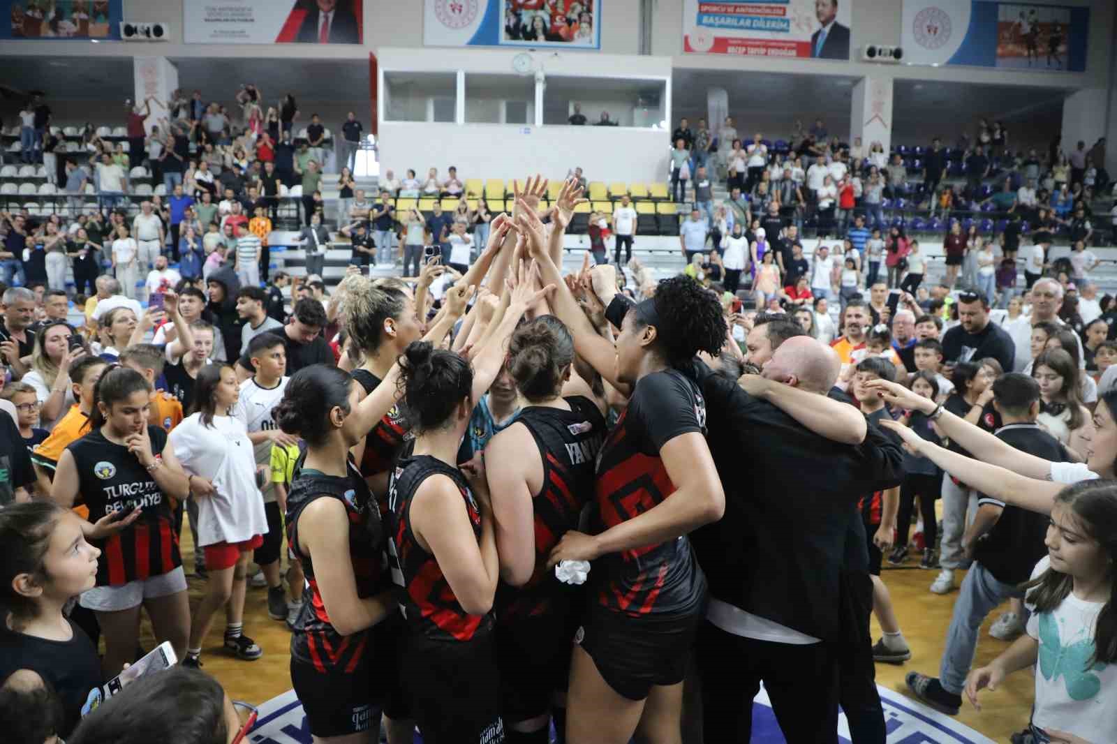 Şampiyonluk maçının heyecanını dev ekranda yaşayacaklar