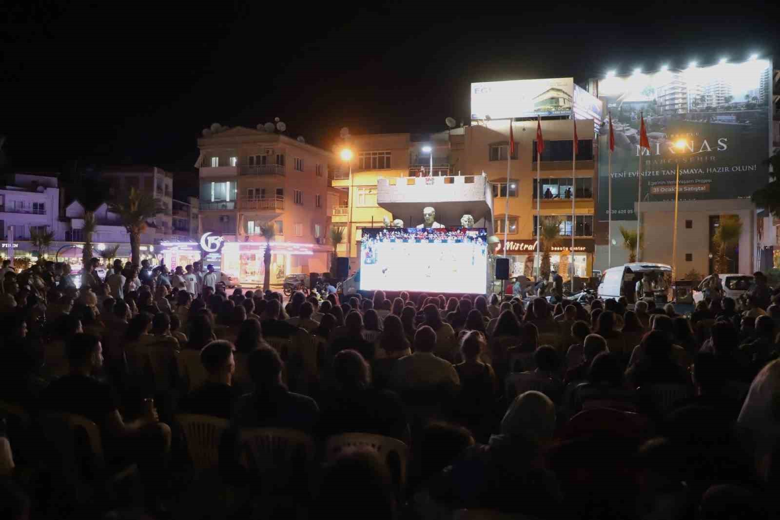 Şampiyonluk ma&ccedil;ının heyecanını dev ekranda yaşayacaklar
