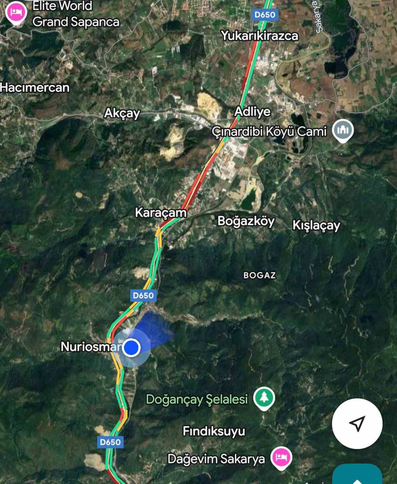 D-650’de 3 tır, 1 minibüsün karıştığı zincirleme kazada yol savaş alanına döndü