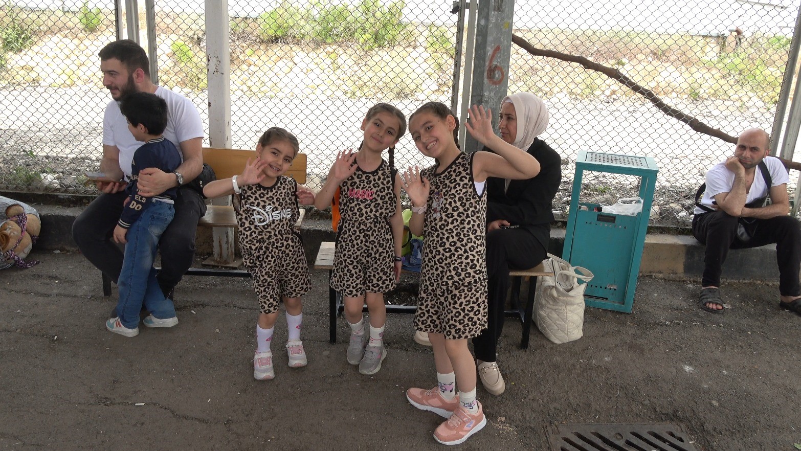 Suriyeli sığınmacılar Türkiye’ye teşekkür ederek ülkelerine dönüyor