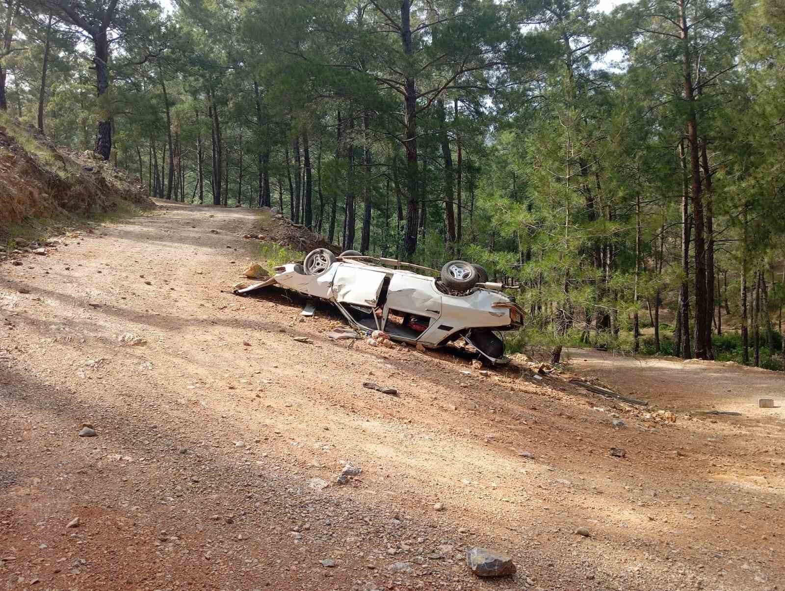 Gazipaşa’da şarampole uçan otomobilin sürücüsü yaralandı