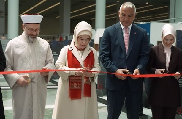 Ali Erbaş: "İslam sanatlarının manevi derinliğini yansıtan birikimini vatandaşlarımızla buluşturmanın bahtiyarlığını yaşadık"
