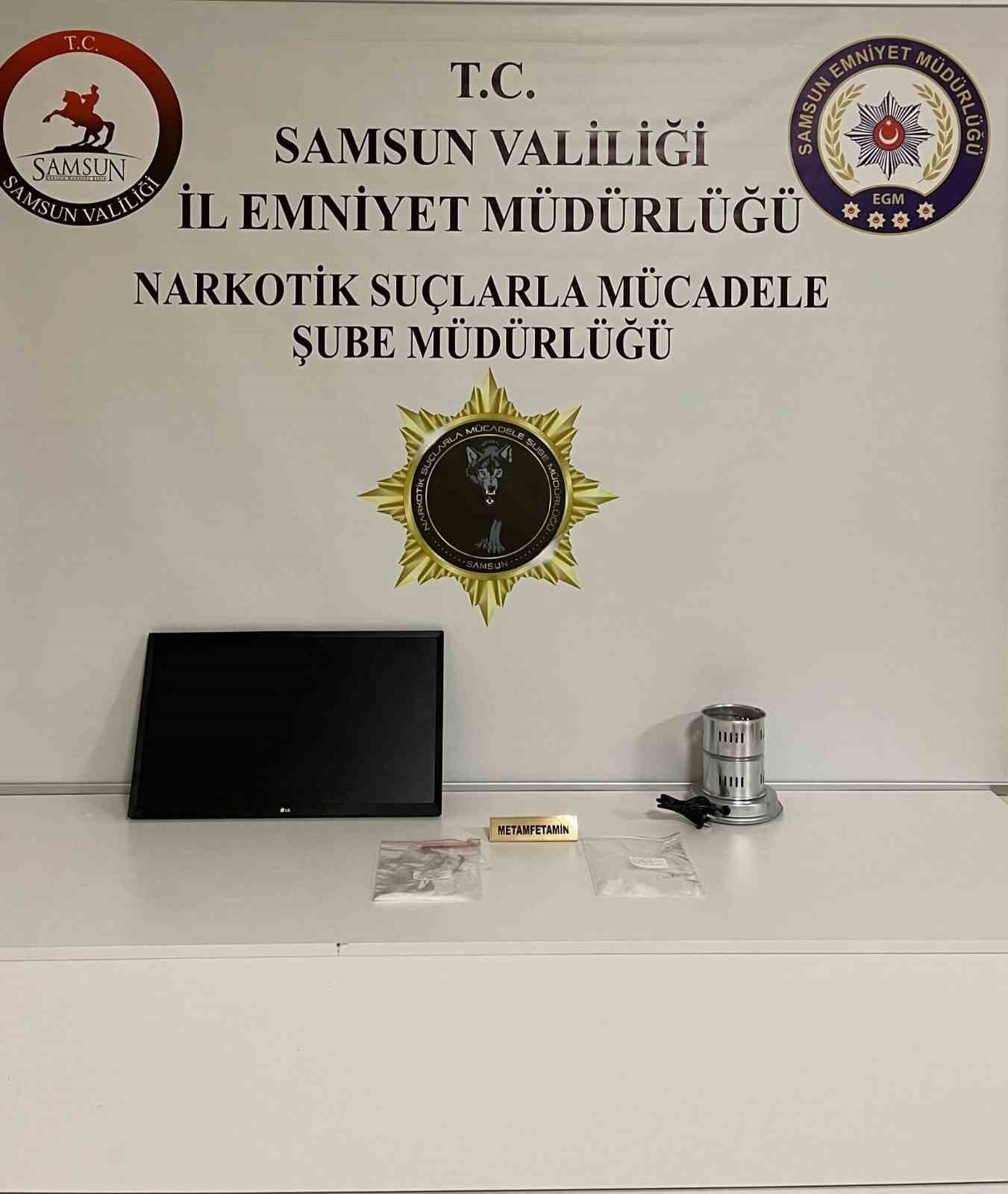 Valizdeki ısıtıcı ve monit&ouml;rden &ccedil;ıkan uyuşturucuyla ilgili 2 kişiye ceza yağdı
