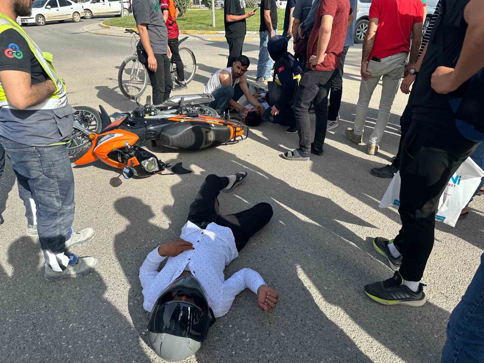 Otomobil ile motosiklet çarpıştı: 2 yaralı