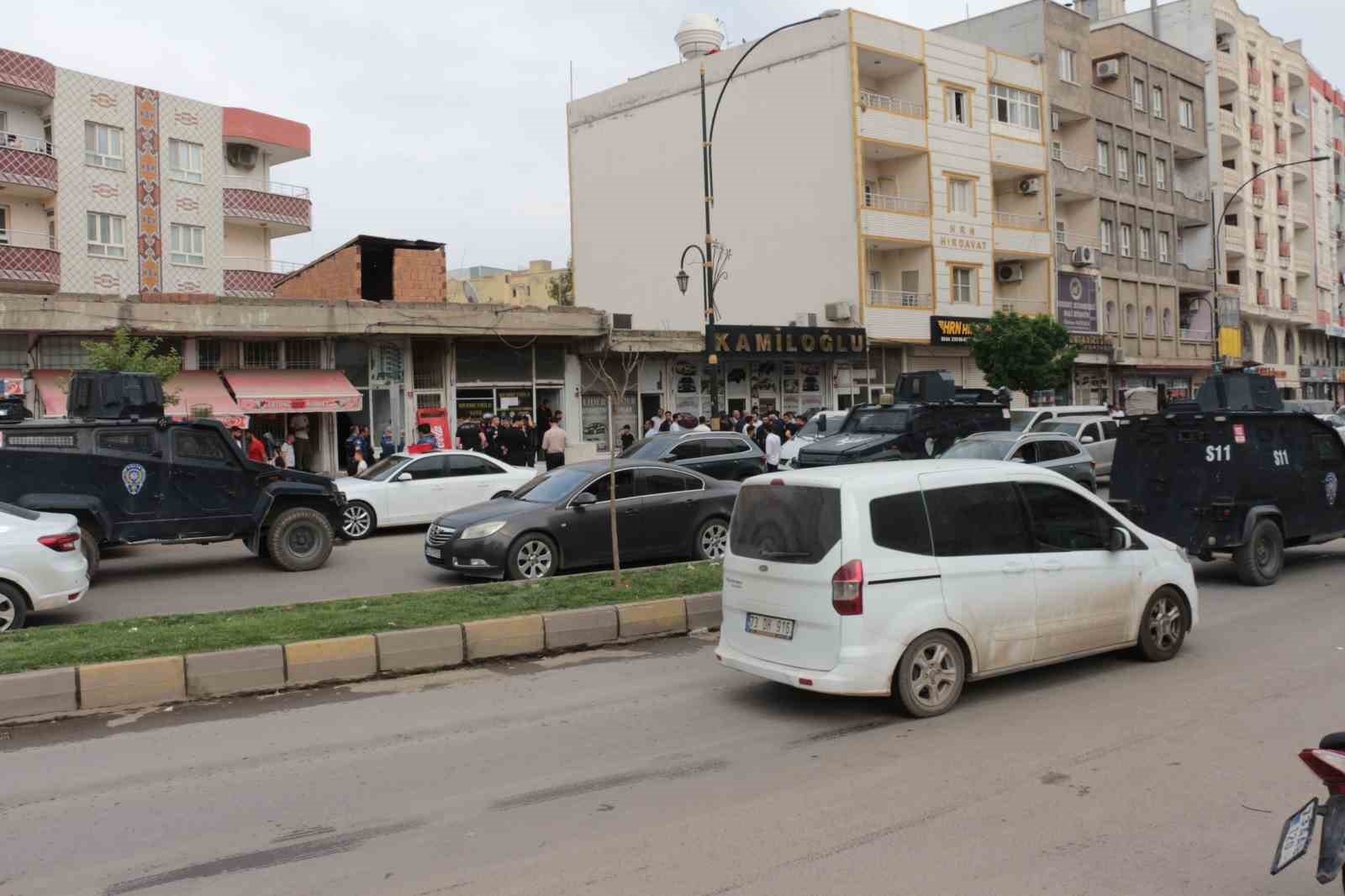 Şırnak&rsquo;ta mahallede başlayan kavga caddeye taştı: 2 yaralı
