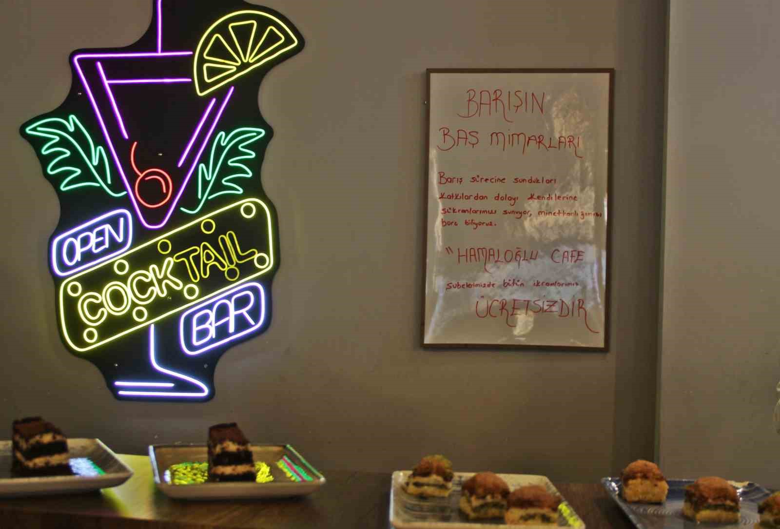 Şırnak’ta bir işletme PKK’nın fesih kararını yaptığı ikramlarla kutladı