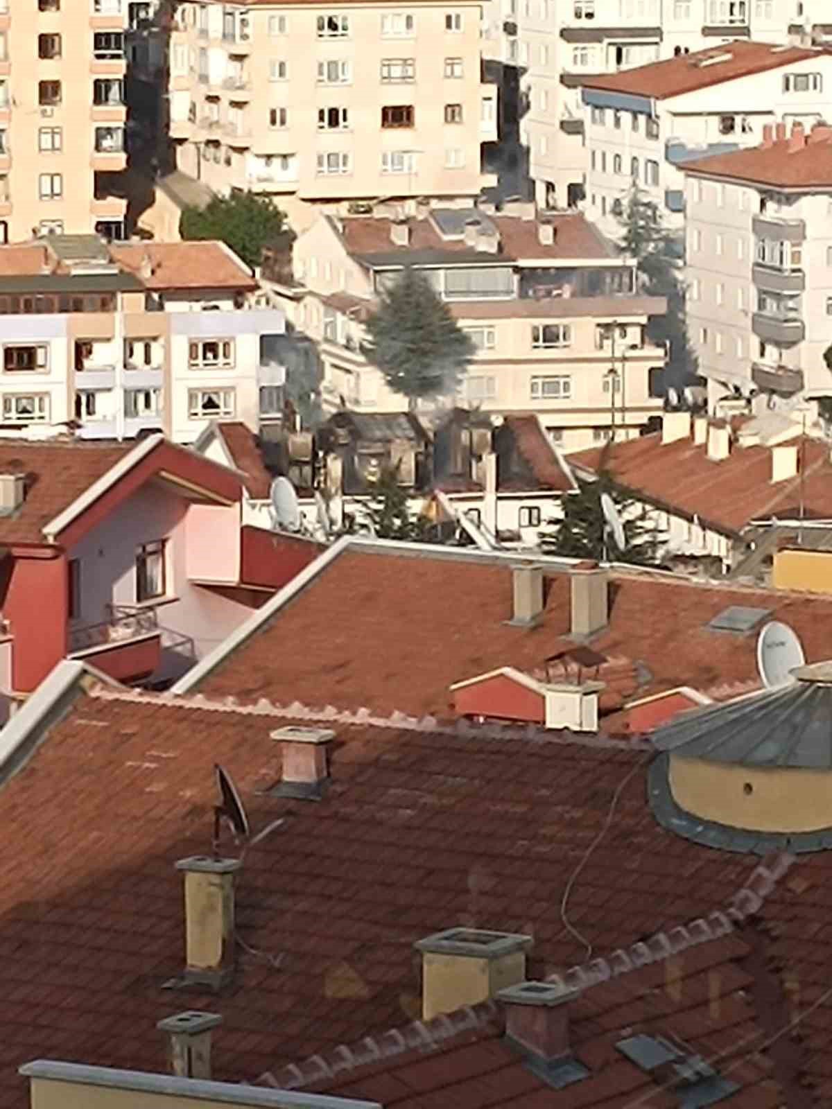 Ankara&rsquo;da &ccedil;atı yangını
