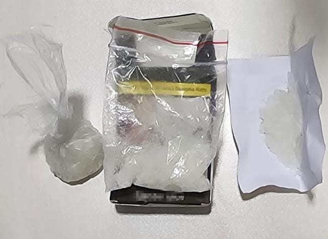 İznik&rsquo;te polis ekiplerinin durdurduğu ara&ccedil;tan uyuşturucu &ccedil;ıktı
