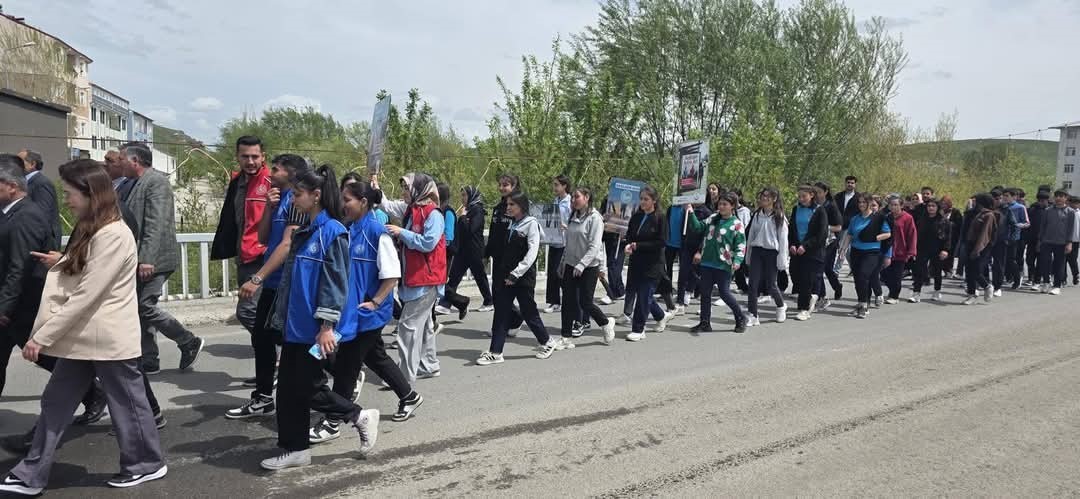 Tutak’ta vatandaşlar sağlık  için yürüdü
