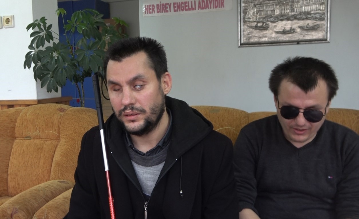 Görme engellilerin banka ve noter çilesi
