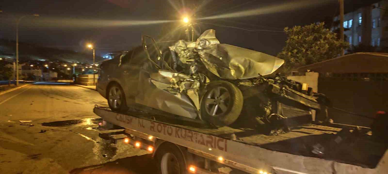 Alkollü sürücünün kullandığı araç kaza yaptı: 3’ü ağır 4 kişinin yaralandığı anlar kamerada