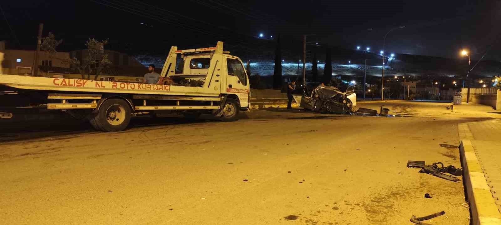 Alkollü sürücünün kullandığı araç kaza yaptı: 3’ü ağır 4 kişinin yaralandığı anlar kamerada 