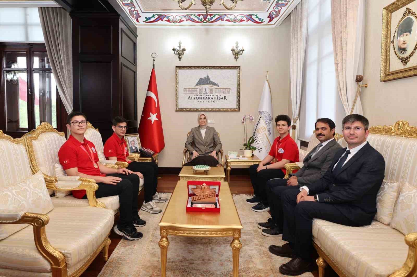 Vali Yiğitbaşı, TEKNOFEST KKTC 2025’te dereceye giren HasCode Takımı’nı kabul etti

